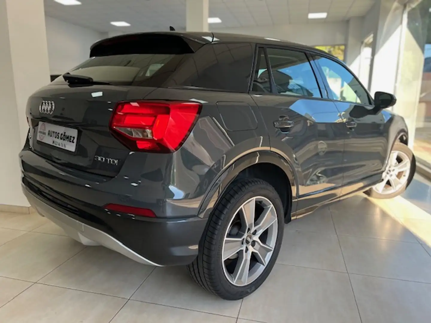 Audi Q2 30 TDI Design 85kW Gris - 2