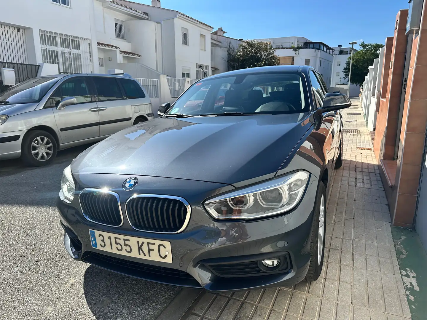 BMW 116 116d Gris - 1