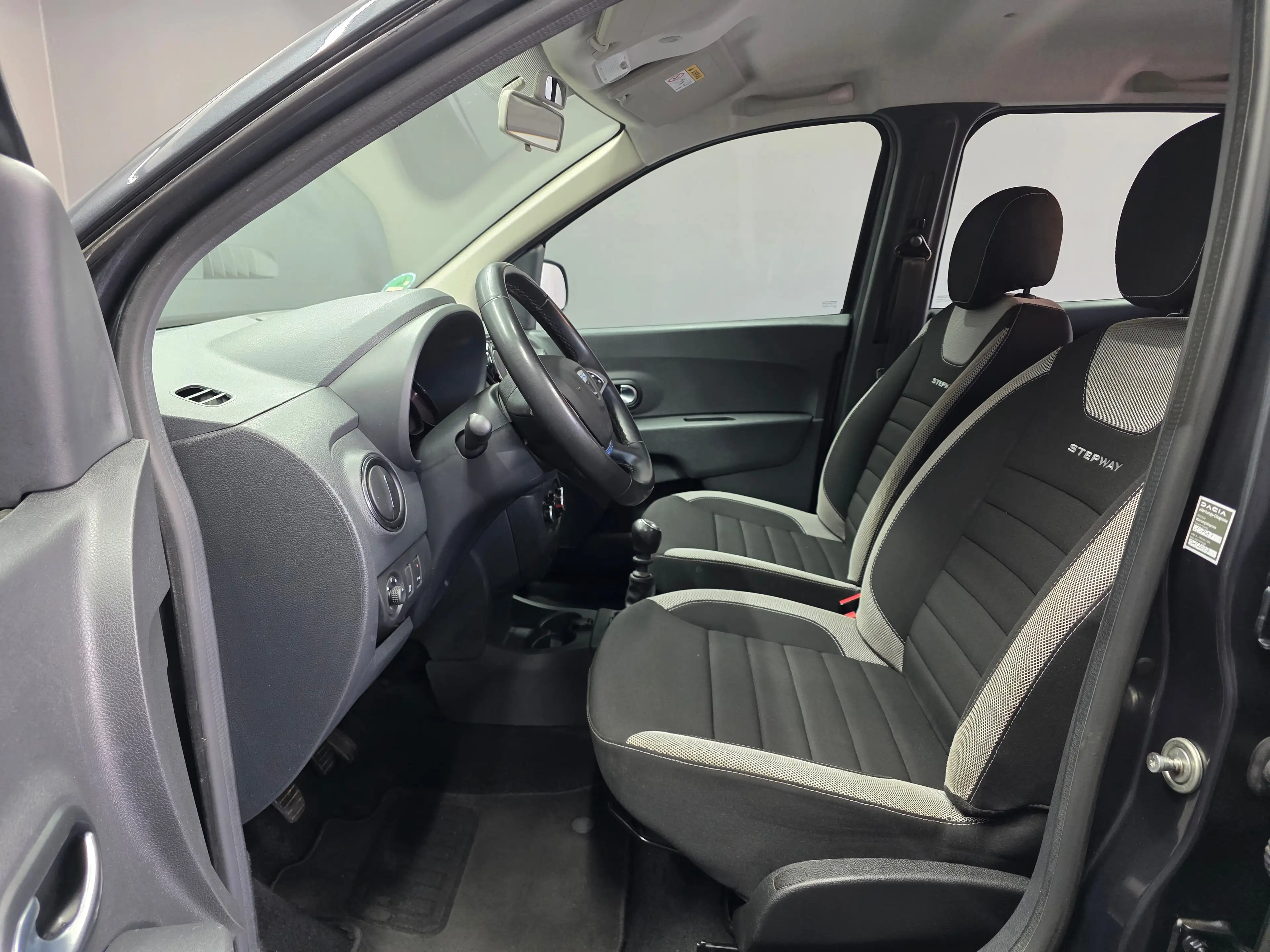Dacia Lodgy Stepway, 7 SITZER, NAVI, R-KAMERA, ANHÄNGERK. — photo 8