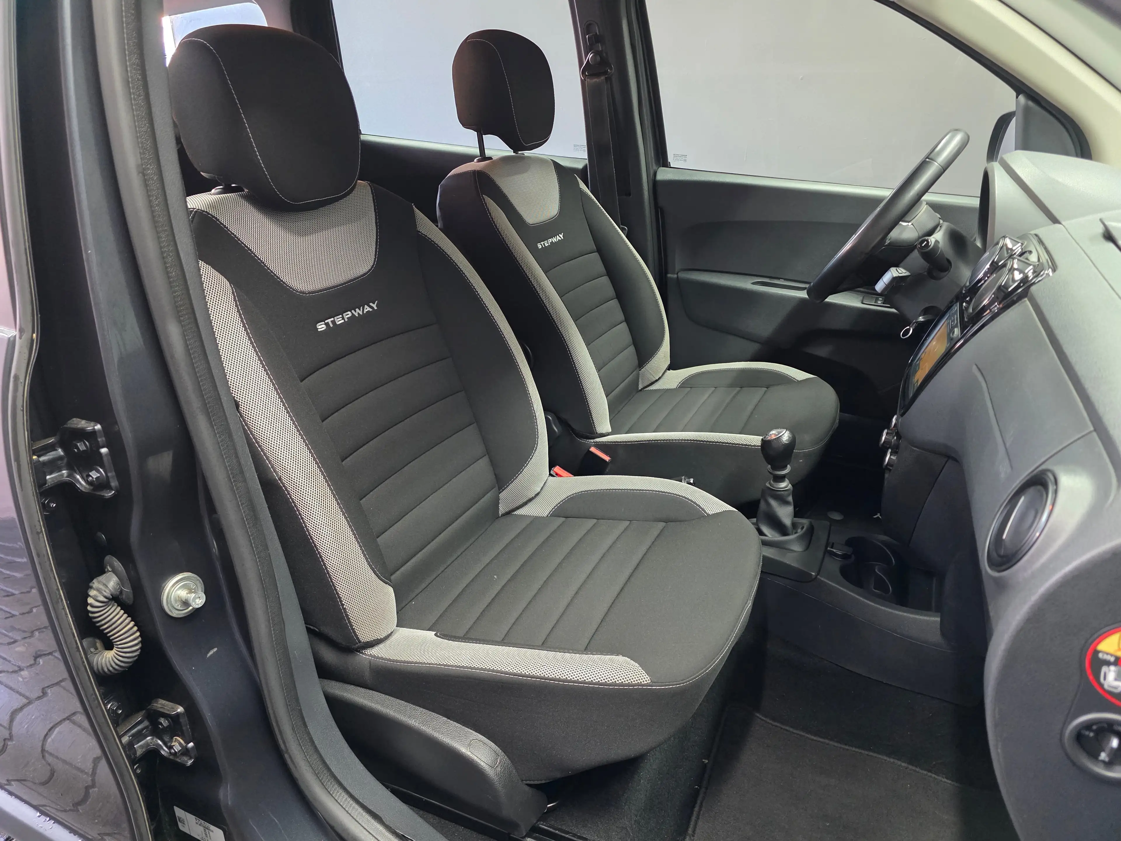 Dacia Lodgy Stepway, 7 SITZER, NAVI, R-KAMERA, ANHÄNGERK. — photo 11