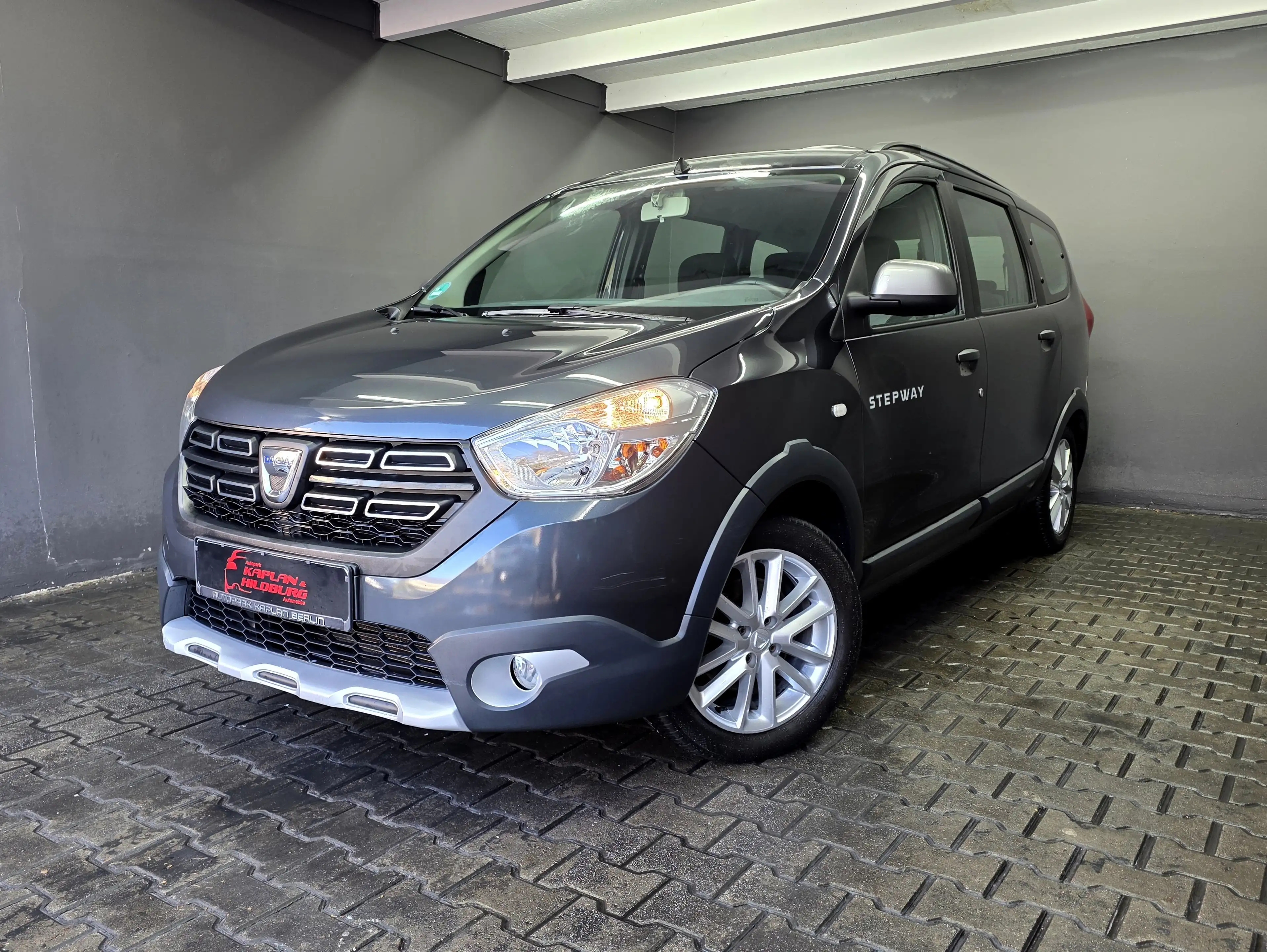 Dacia Lodgy Stepway, 7 SITZER, NAVI, R-KAMERA, ANHÄNGERK.
