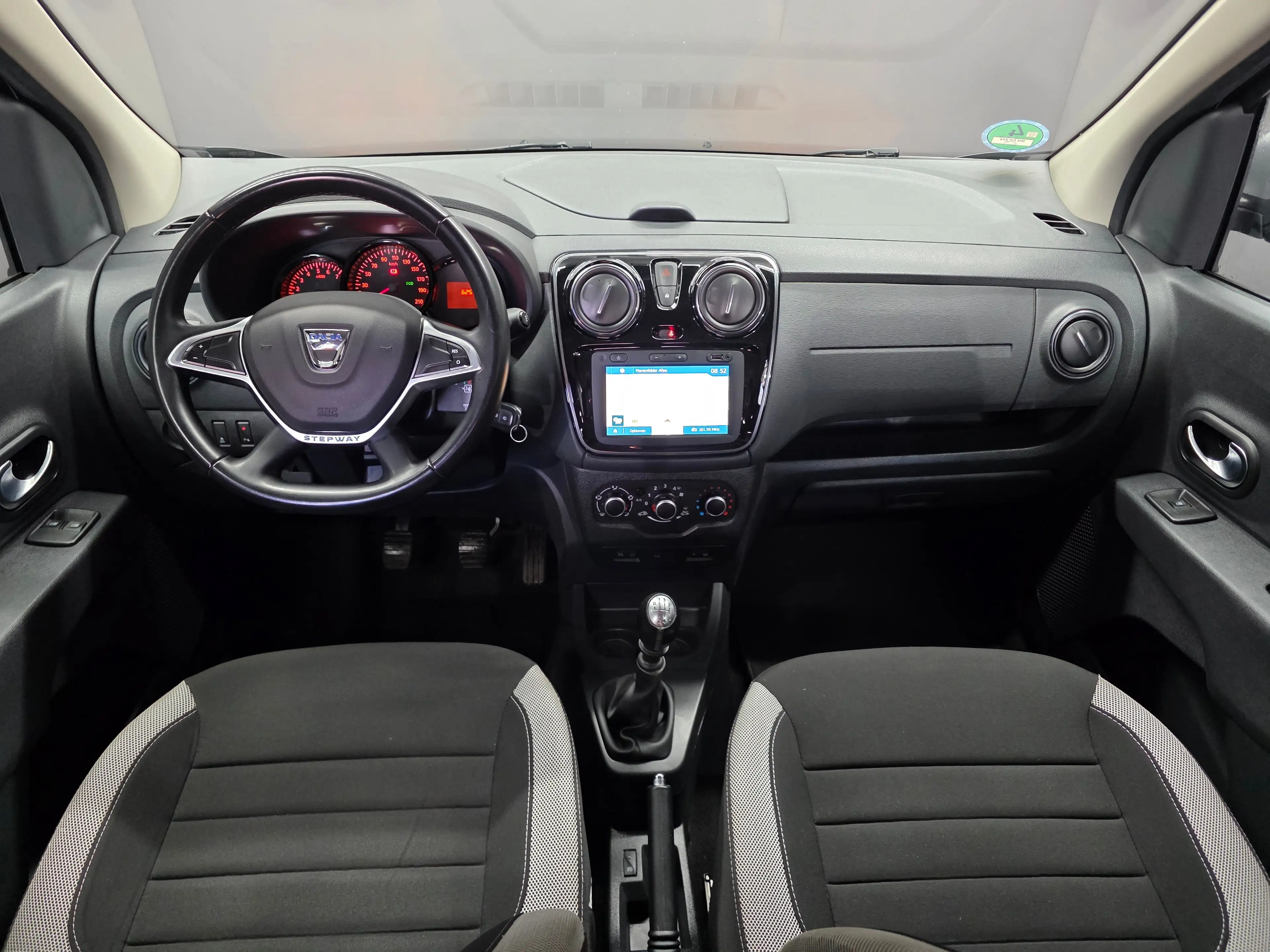 Dacia Lodgy Stepway, 7 SITZER, NAVI, R-KAMERA, ANHÄNGERK. — photo 9