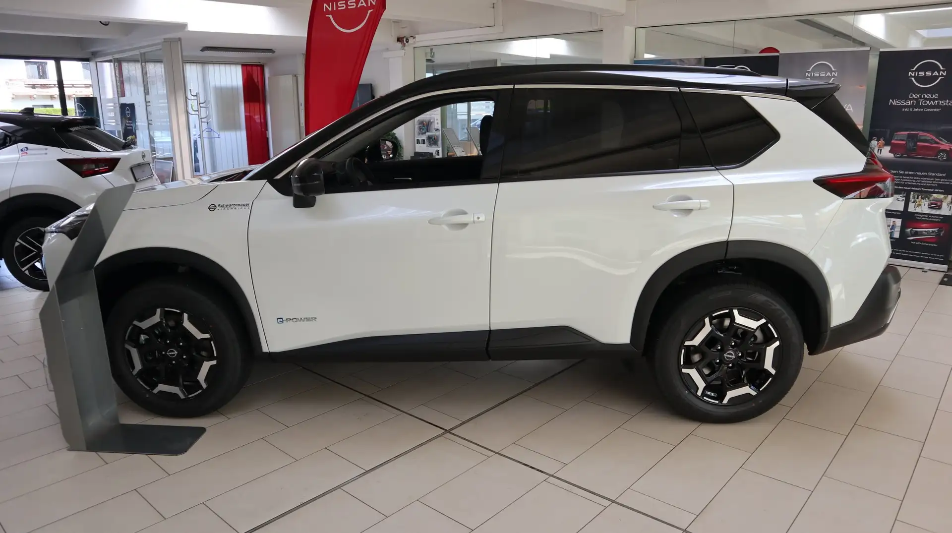 Nissan X-Trail N-TREK, 1.5 VC-T e-4ORCE Allrad Wit - 2