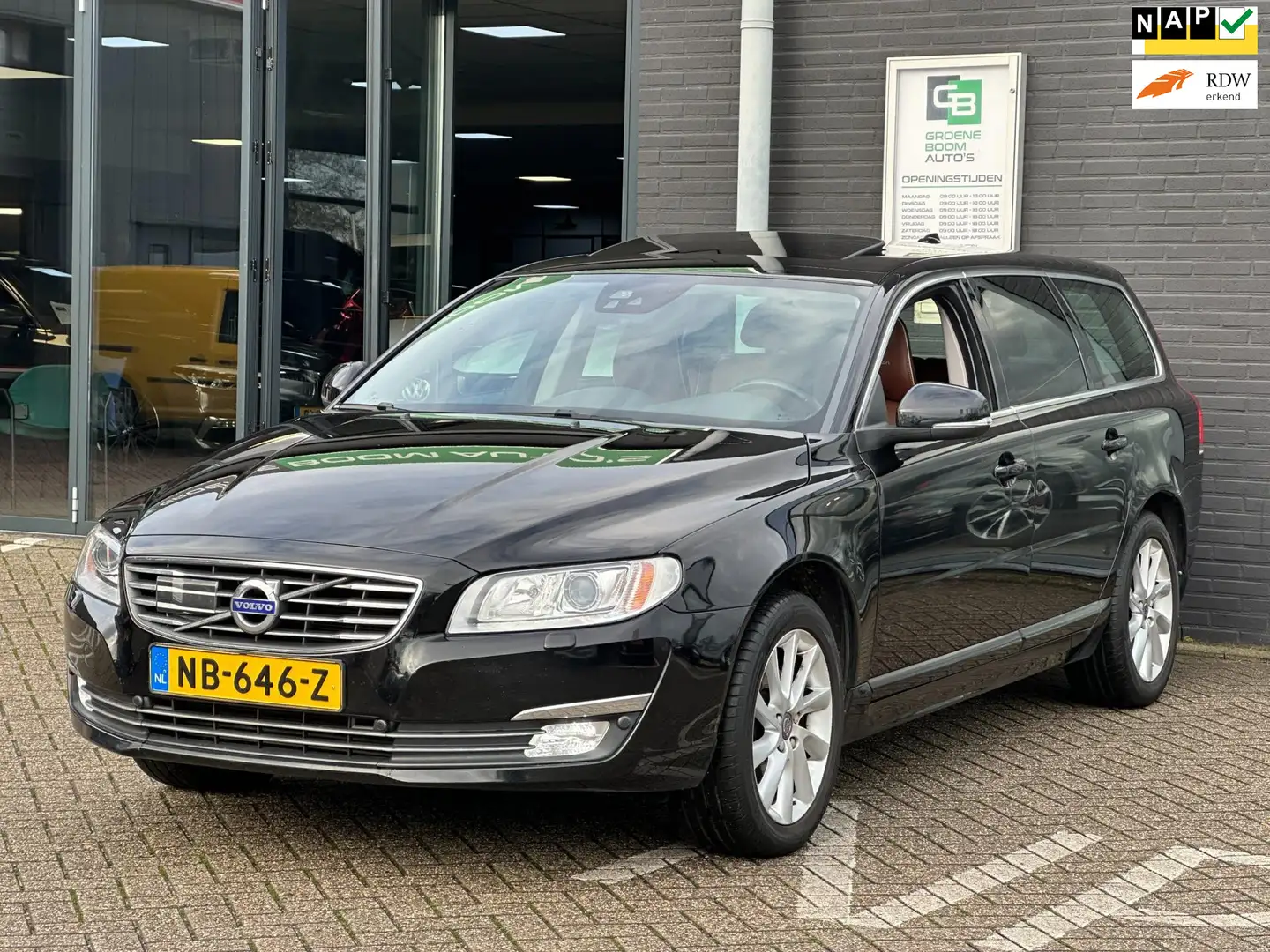 Volvo V70 2.0 D4 Polar+/PANO-DAK/LEDER/NAVI/STOELVERWARMING! Schwarz - 1