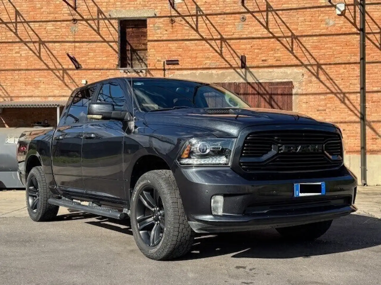Dodge RAM 1500 SPORT RT CREW CAB 4x4 5.7L V8 Grau - 2