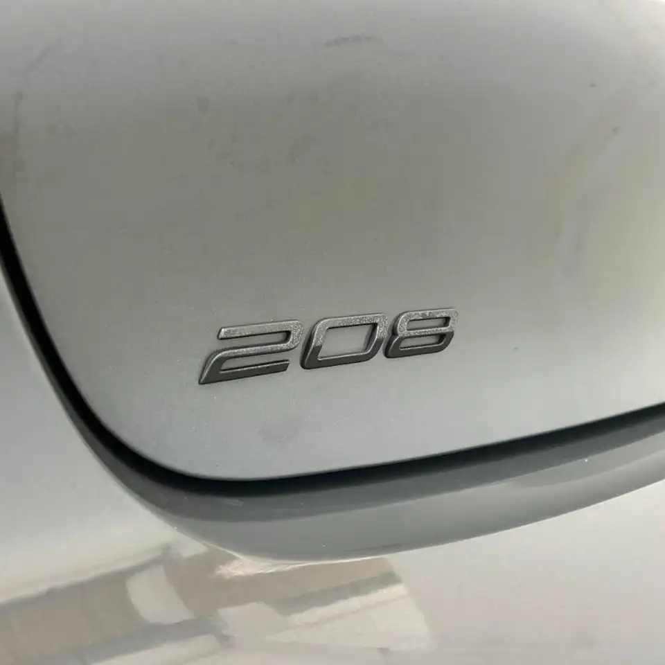 Peugeot 208 PureTech 100 Stop&Start 5 porte Allure 37