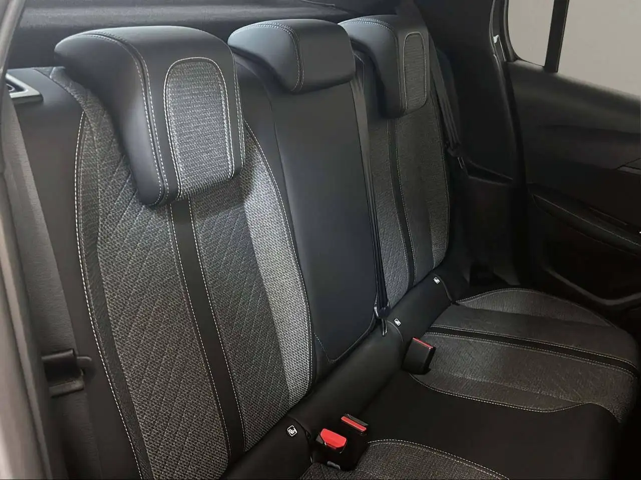 Peugeot 208 PureTech 100 Stop&Start 5 porte Allure 12