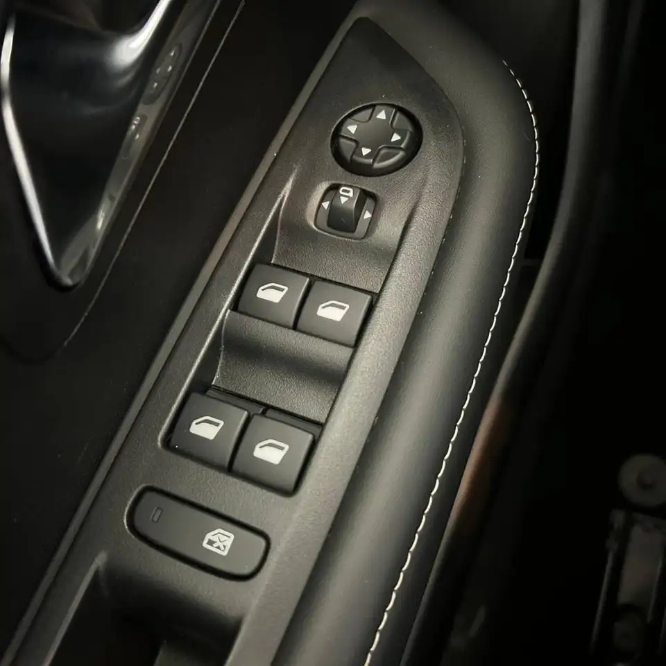 Peugeot 208 PureTech 100 Stop&Start 5 porte Allure 28