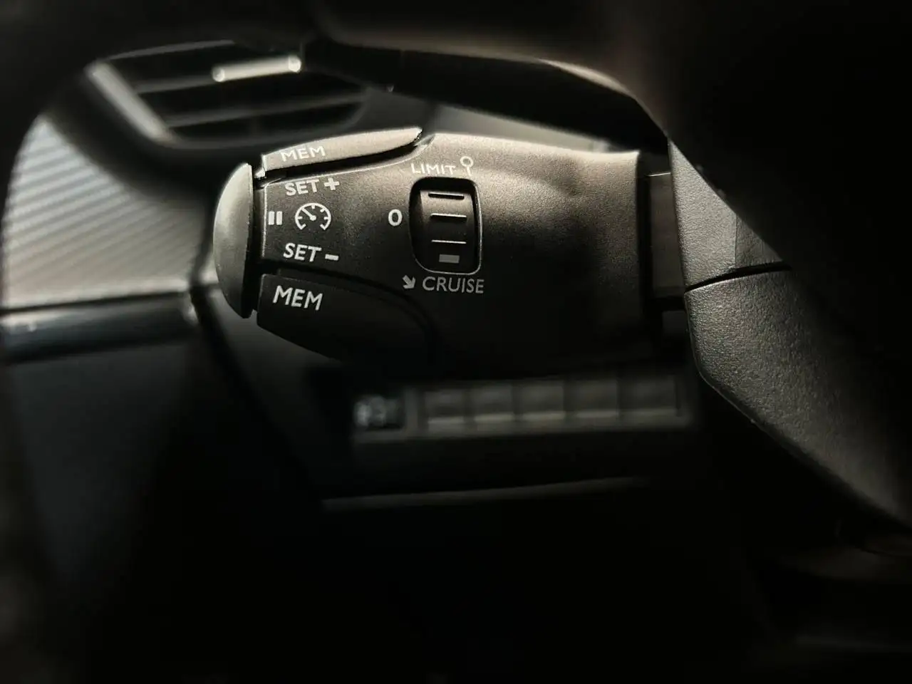 Peugeot 208 PureTech 100 Stop&Start 5 porte Allure 17