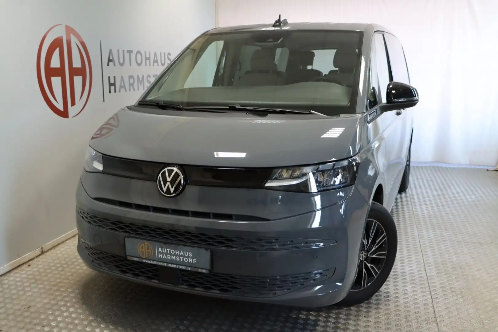 Volkswagen T7 Multivan 2.0 DSG lang LÜ  AHK StHz Vis a Vis Grau - 1
