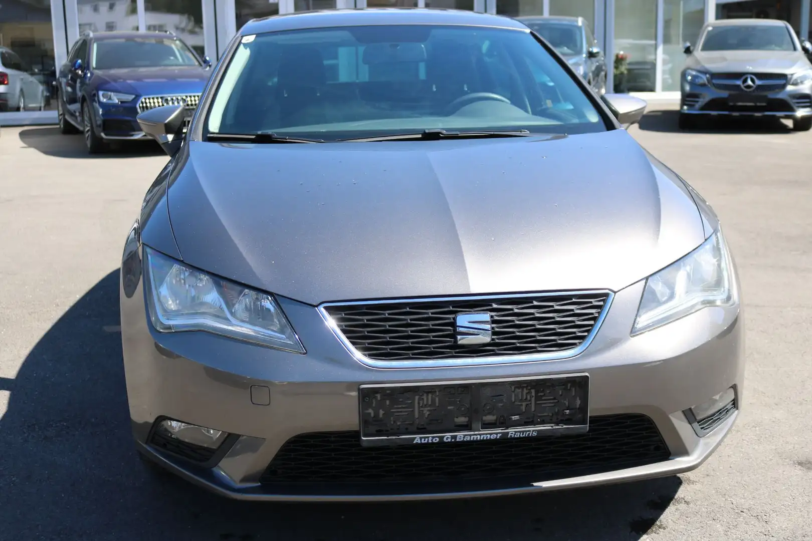SEAT Leon Reference 1,6 TDI CR Grau - 2