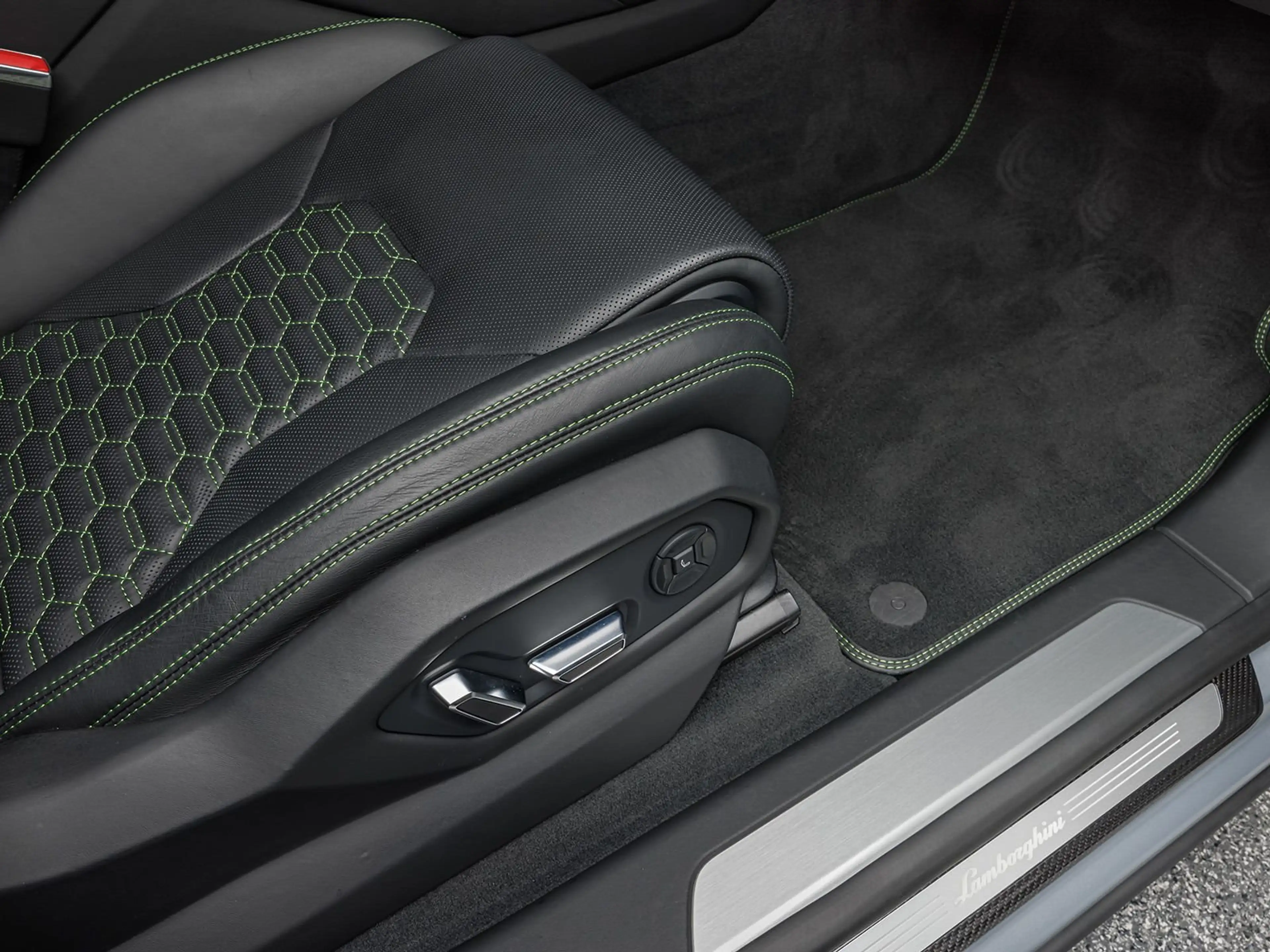 Lamborghini Urus Carbon/Akrapovic/Selezione — photo 14