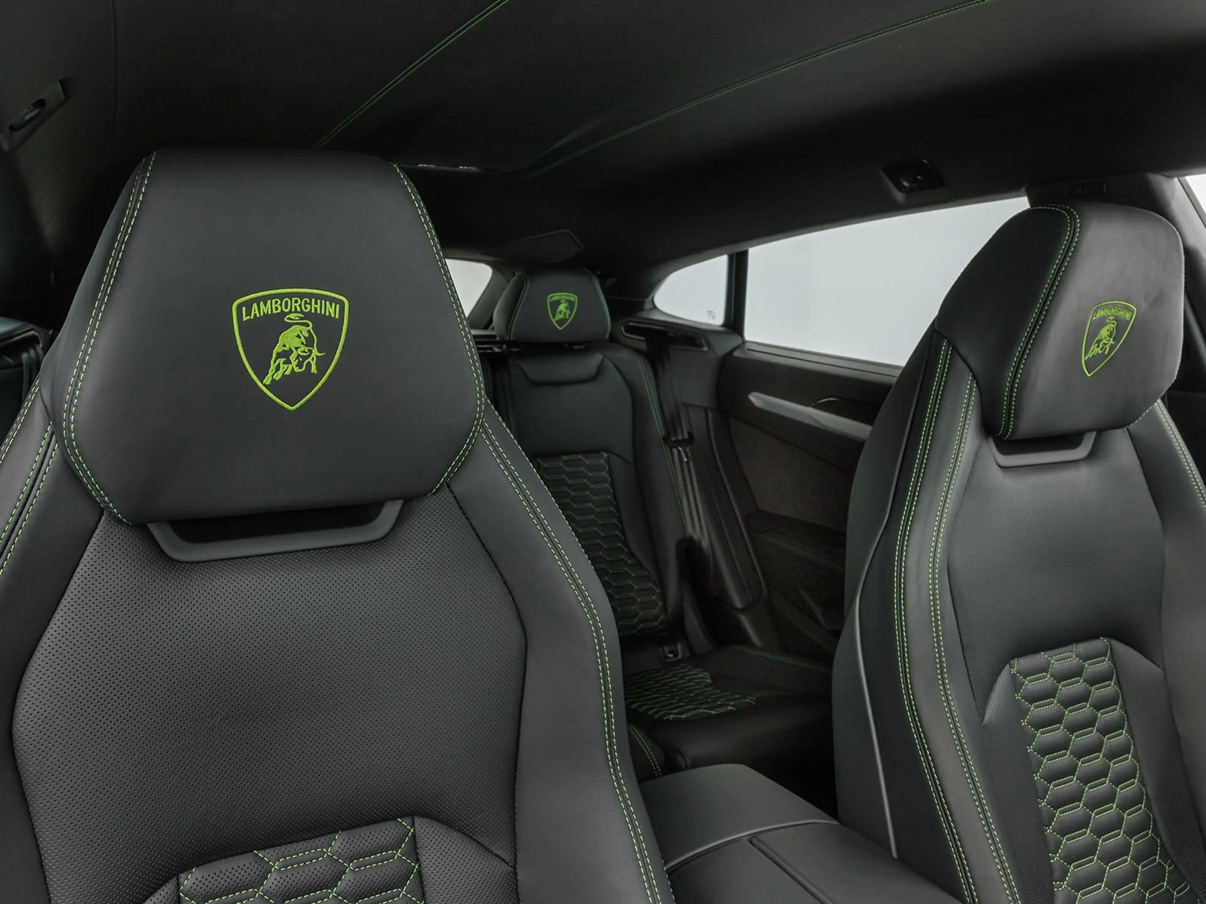 Lamborghini Urus Carbon/Akrapovic/Selezione — photo 12