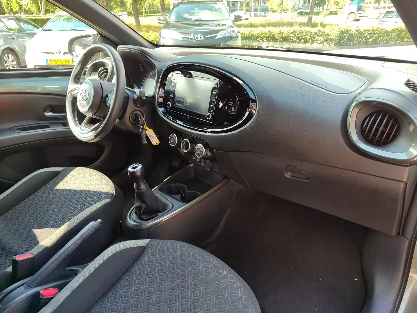 Toyota Aygo X PULSE STOELVERW CAMERA 4S-BANDEN AD-CRUISE APPLE/A Verde - 2