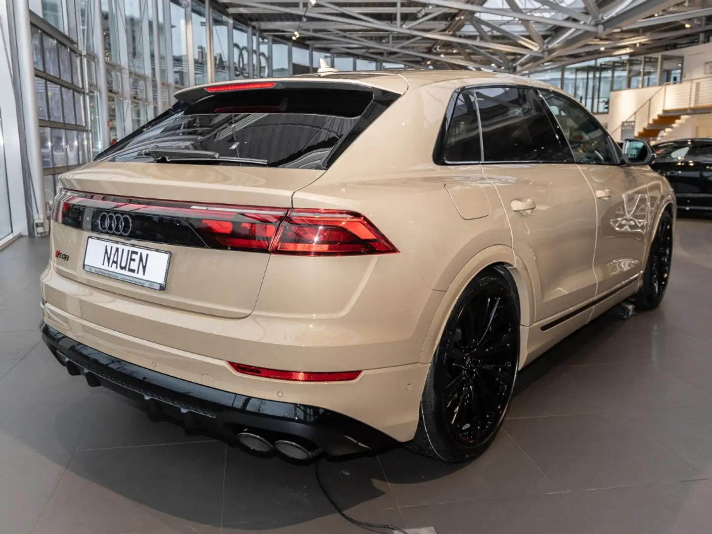 Audi SQ8 Facelift *ab 1190€ Brutto - NP:157640 € Zlatna - 2