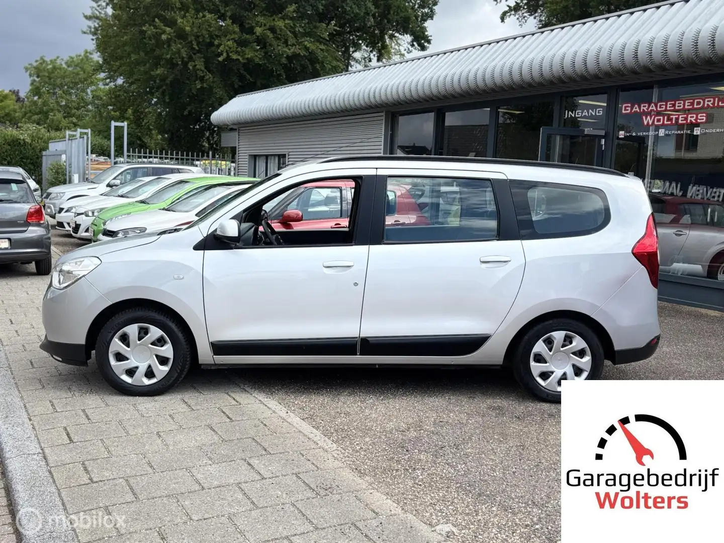 Dacia Lodgy 1.6 SCe NAVI PARKEERHULP 1E EIGENAAR AIRCO Zilver - 2