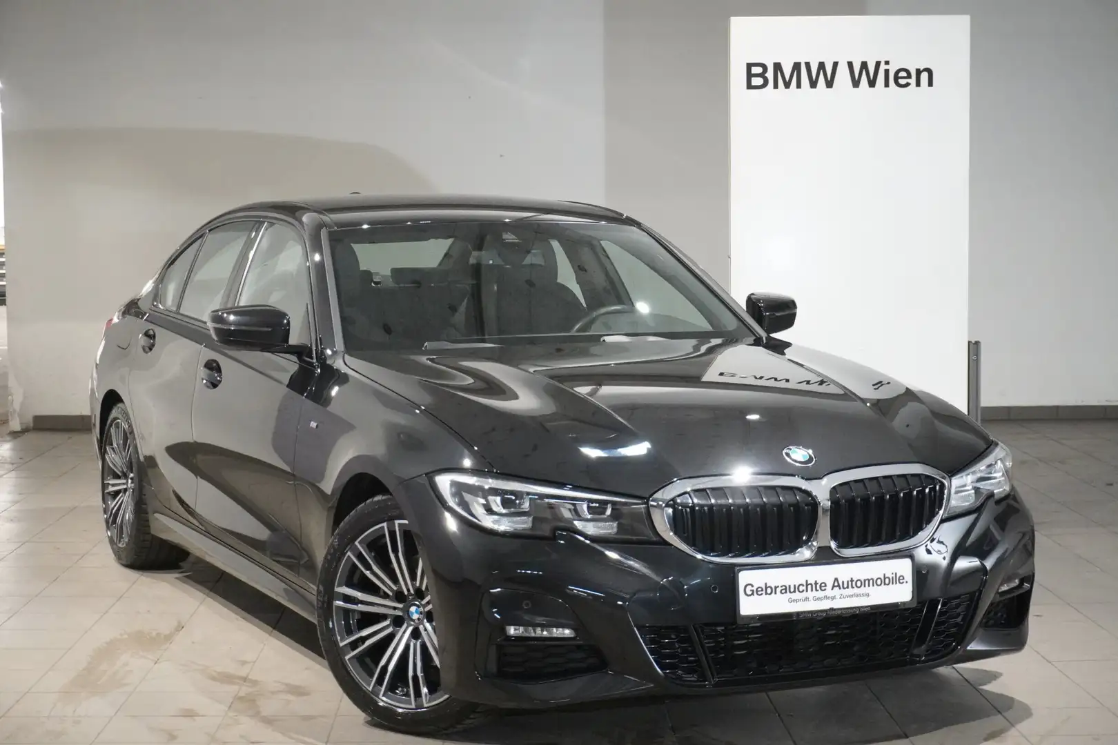 BMW 320 i Schwarz - 1