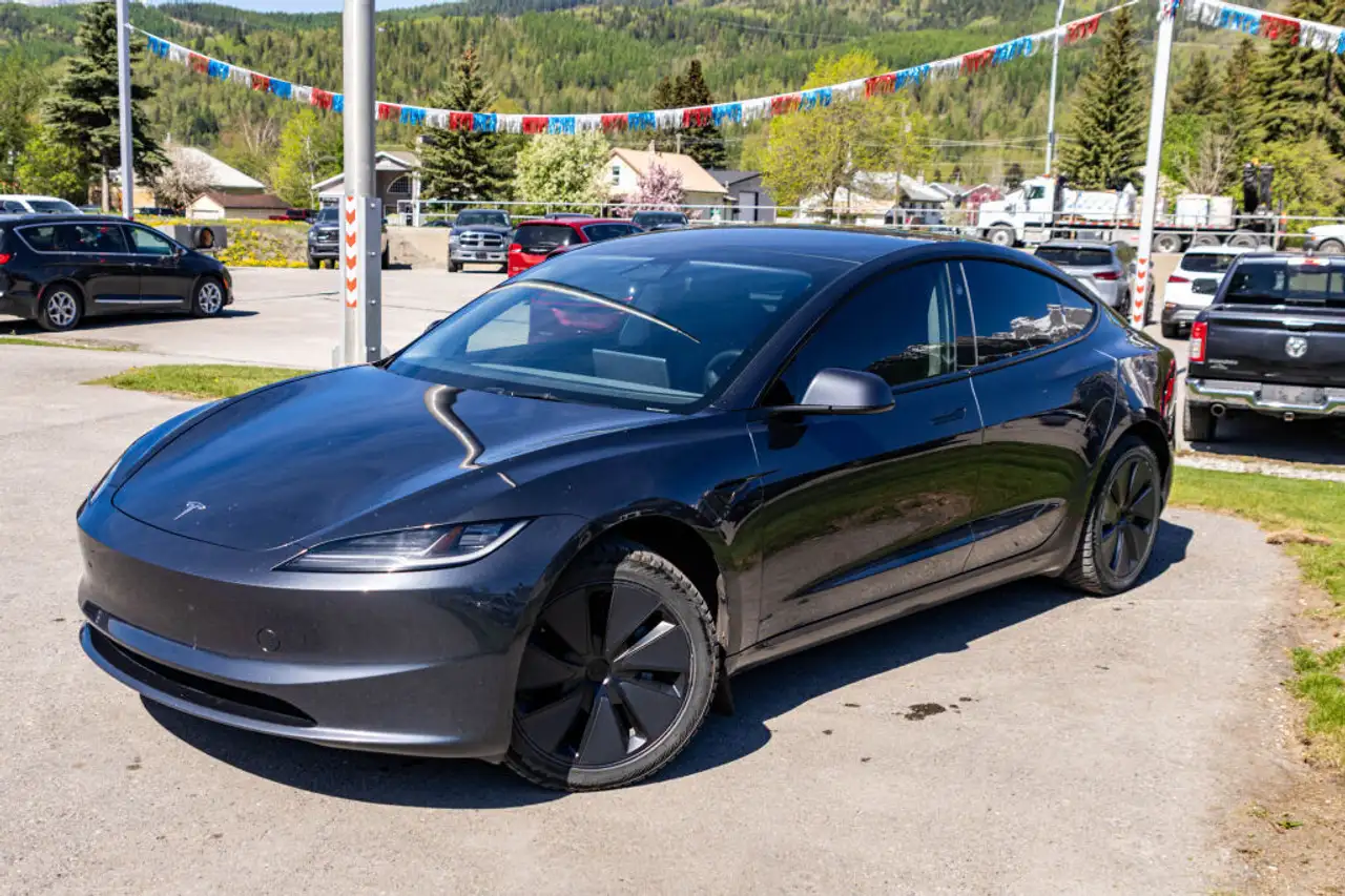 Tesla Model 3 снимка Tesla Model 3