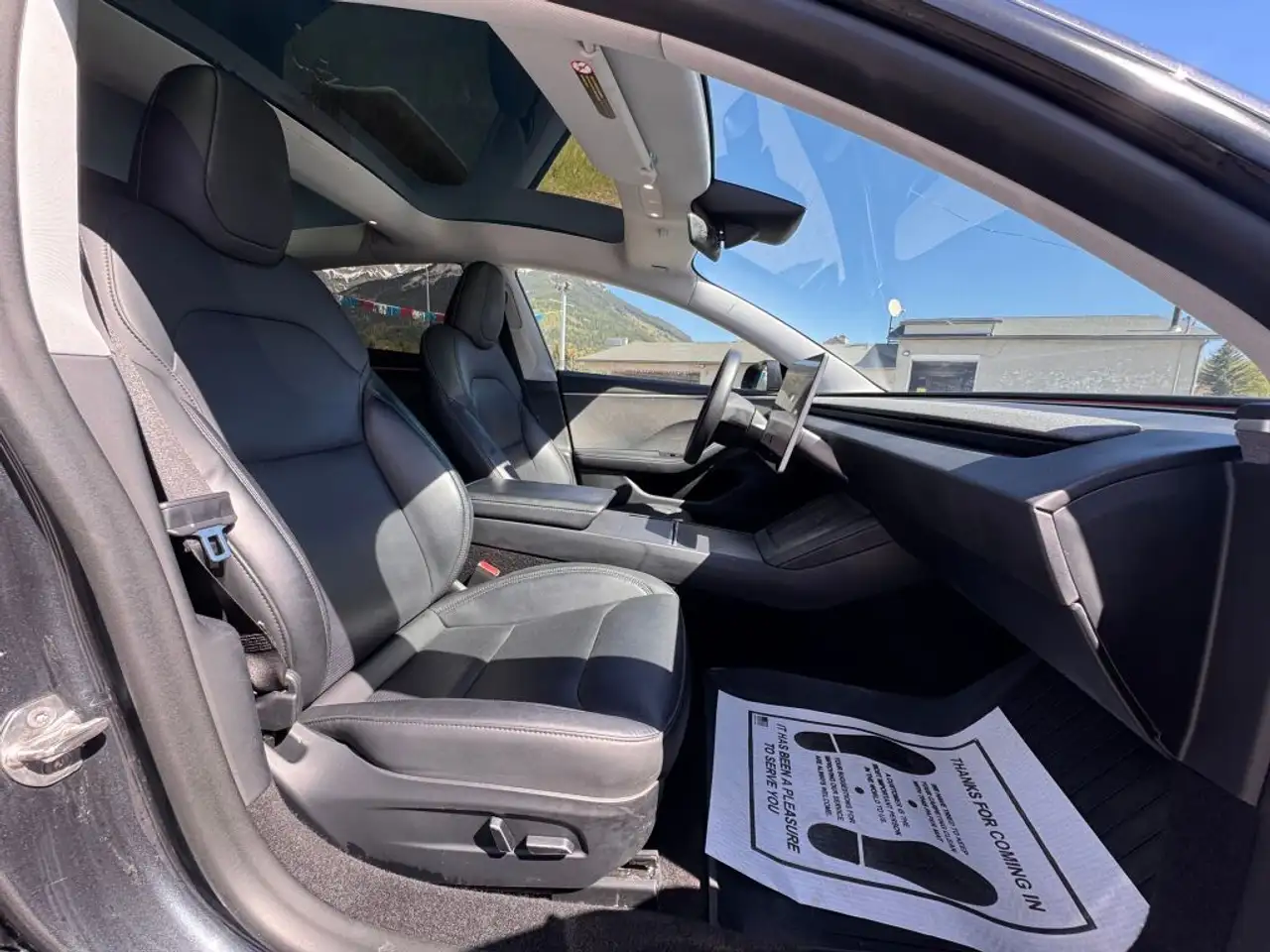 Tesla Model 3 снимка Tesla Model 3