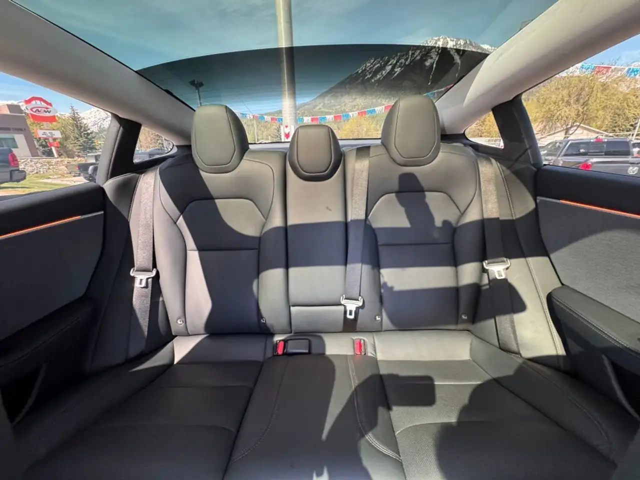 Tesla Model 3 снимка Tesla Model 3