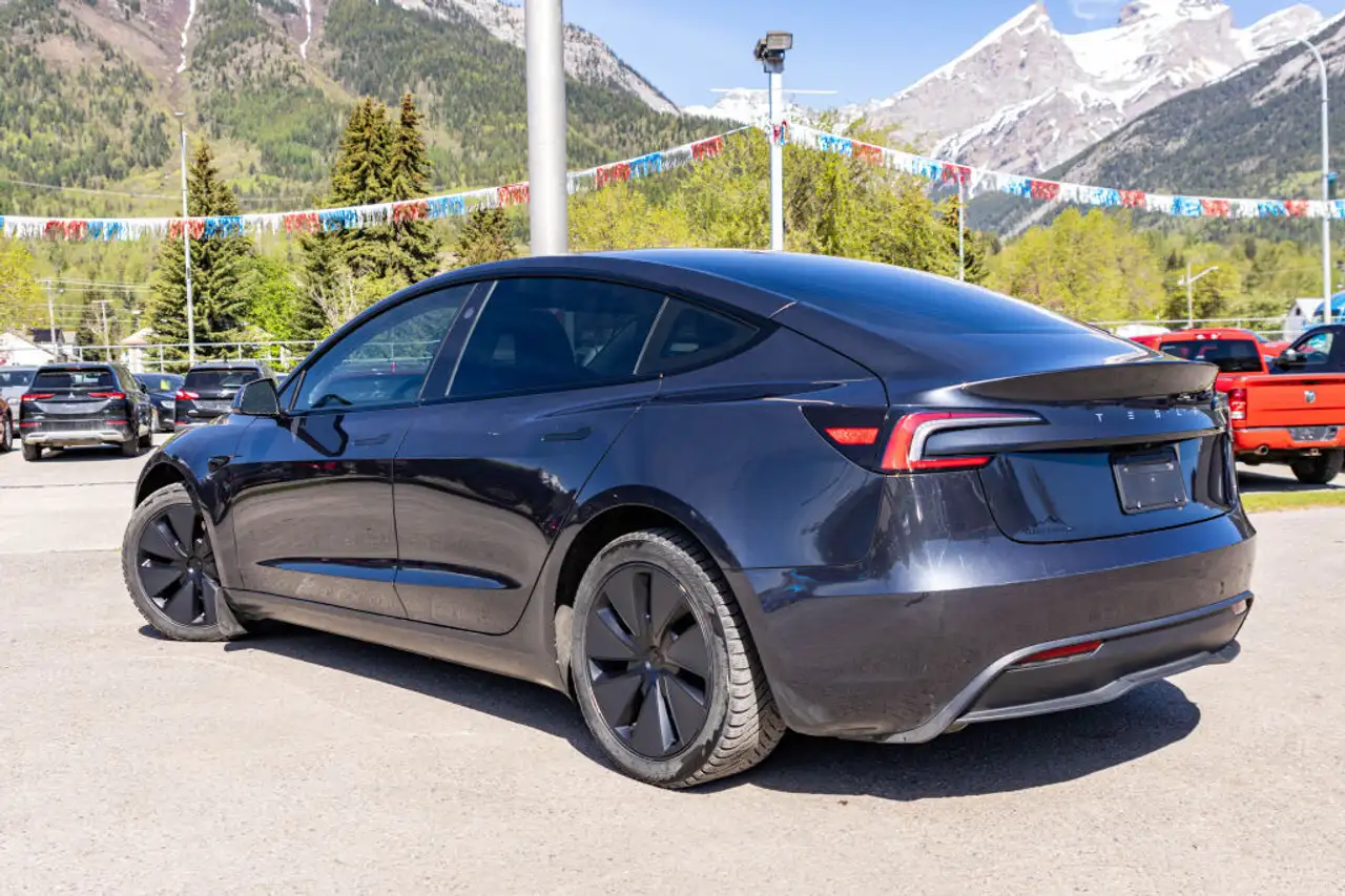 Tesla Model 3 снимка Tesla Model 3