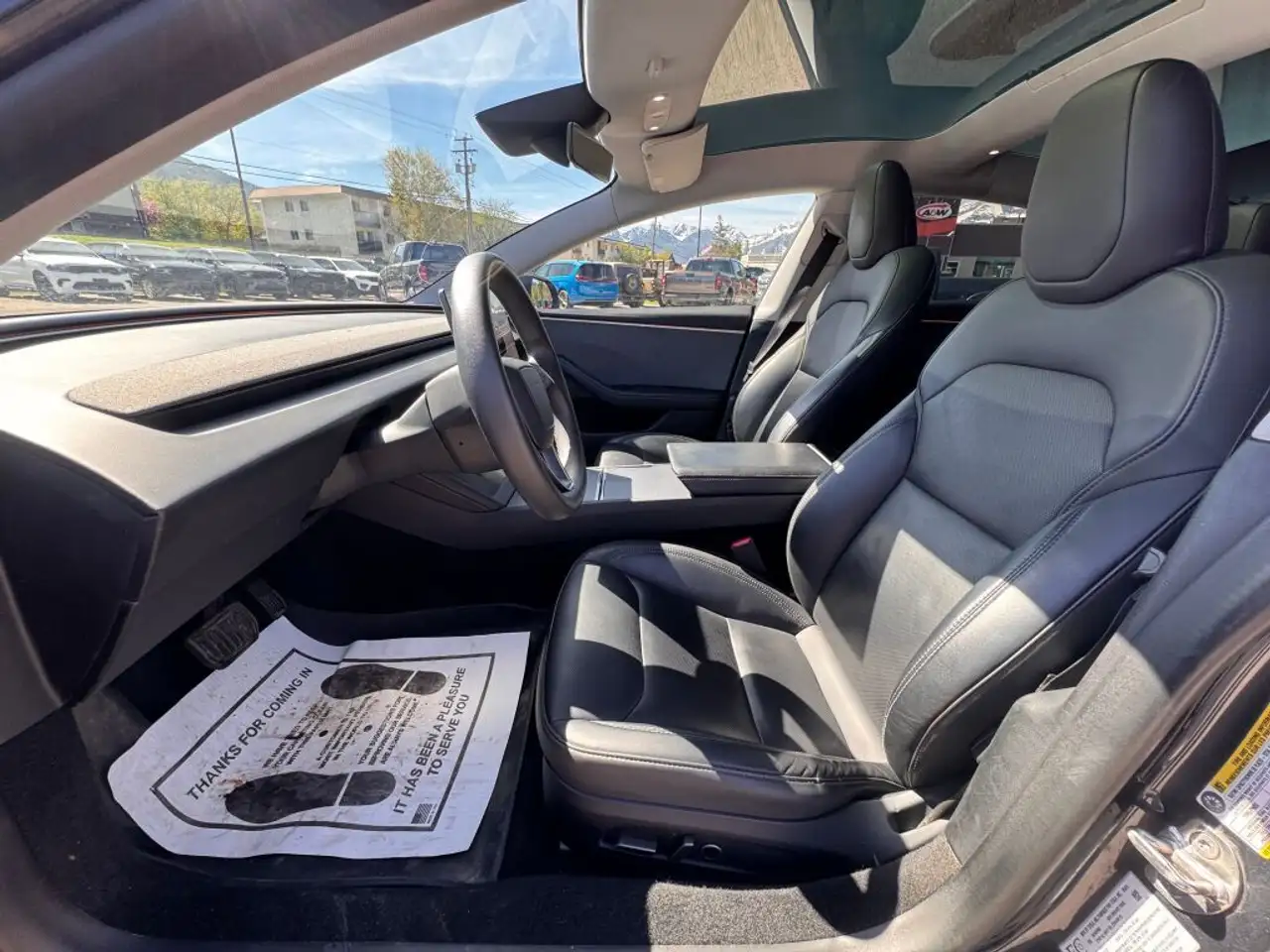Tesla Model 3 снимка Tesla Model 3