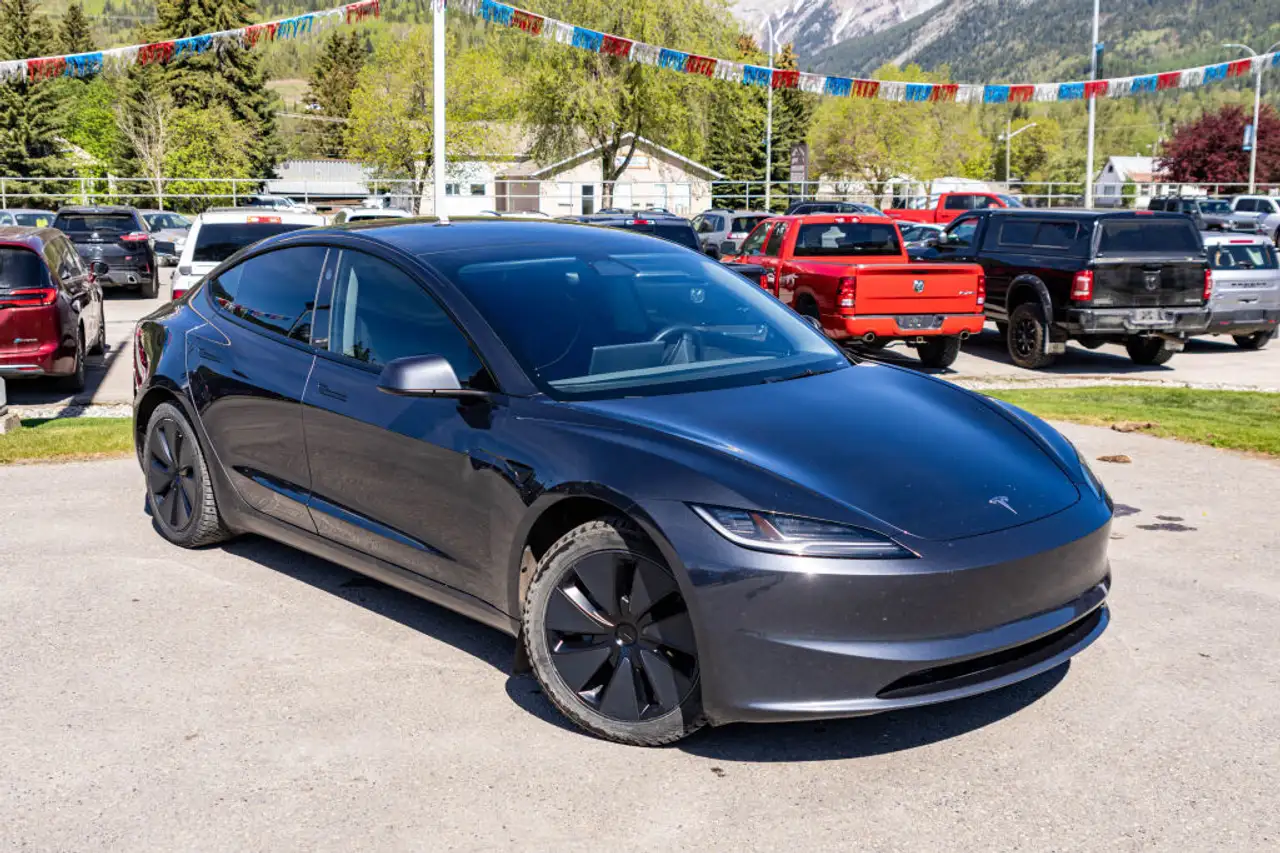 Tesla Model 3 снимка Tesla Model 3