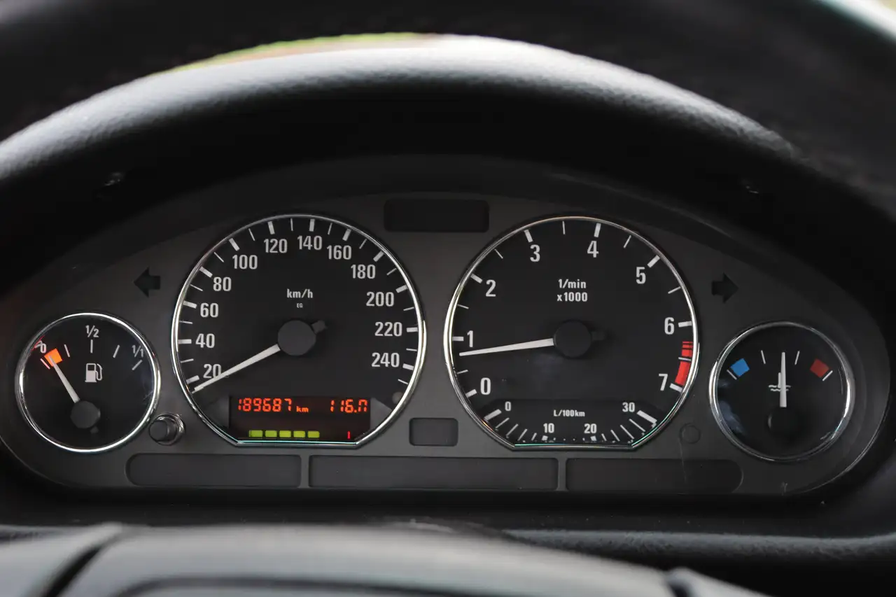 BMW 323 Edition, foto 12