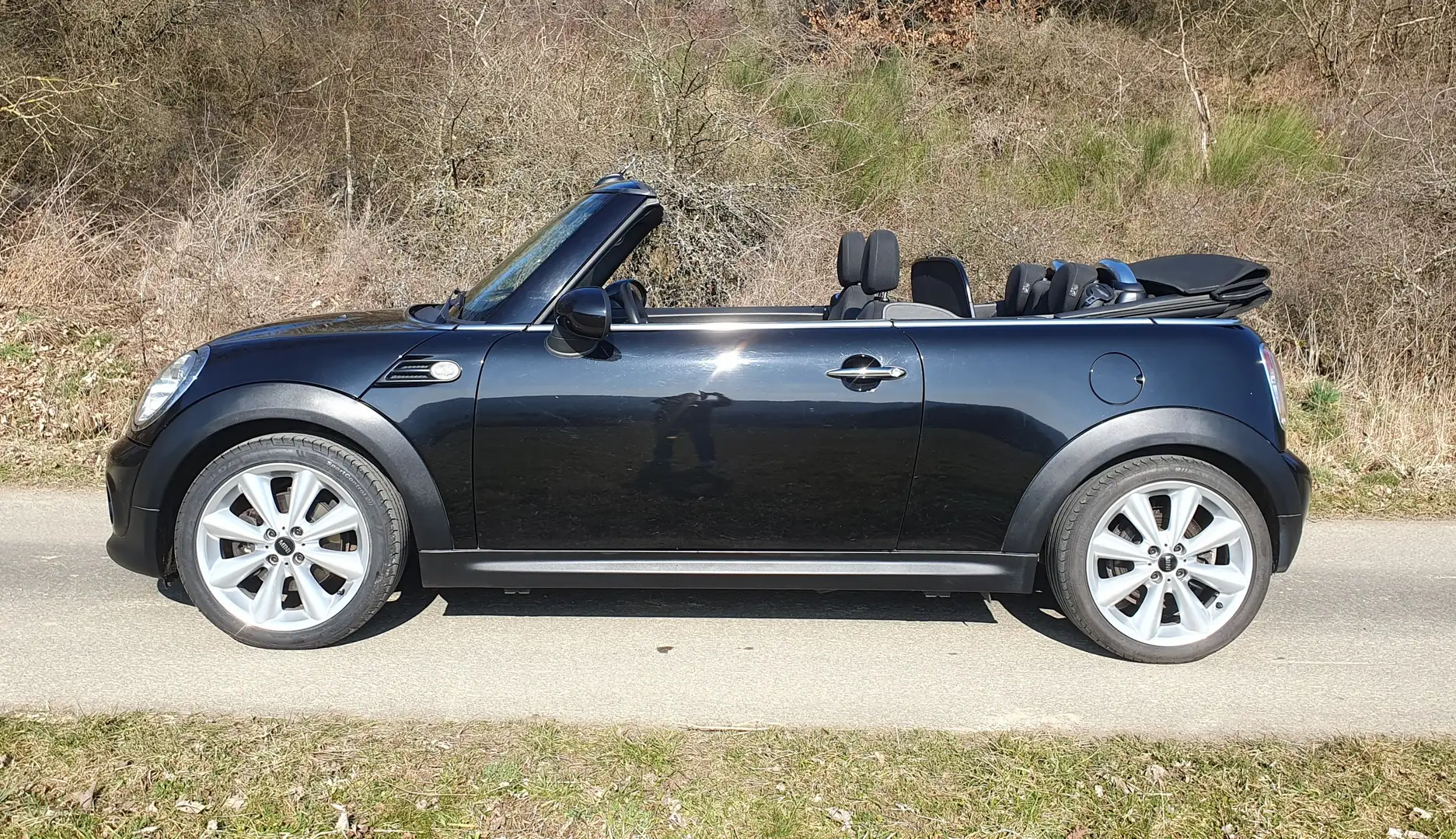 MINI Cooper Cabrio Чорний - 2