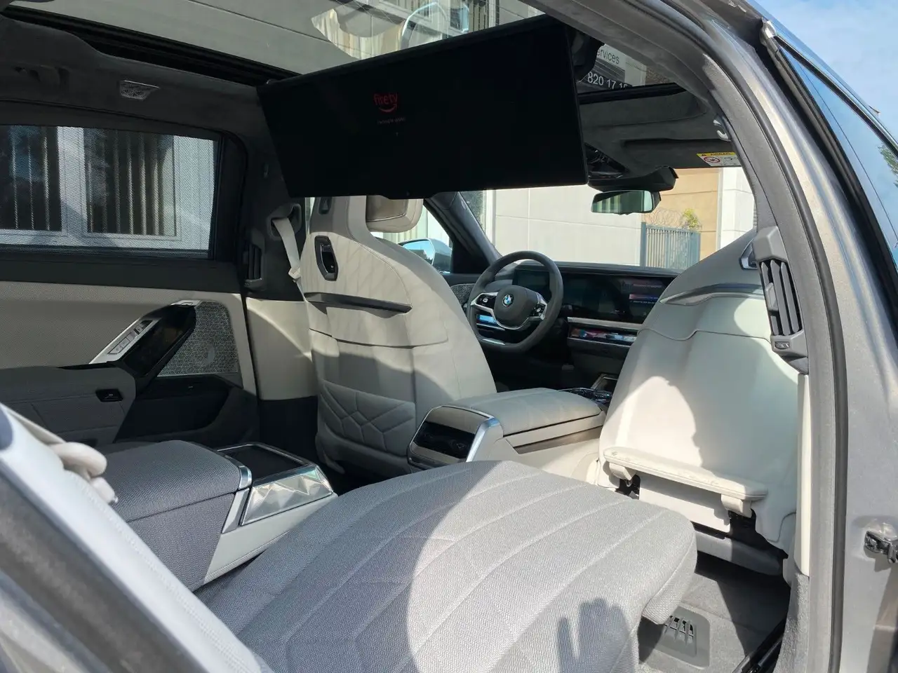 BMW i7