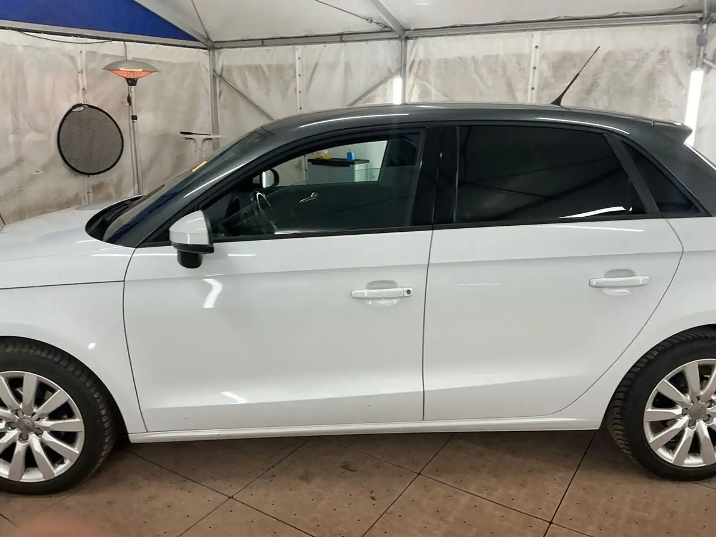 Audi A1 A1 1.0 TFSI ultra Sportbacksport Weiß - 2