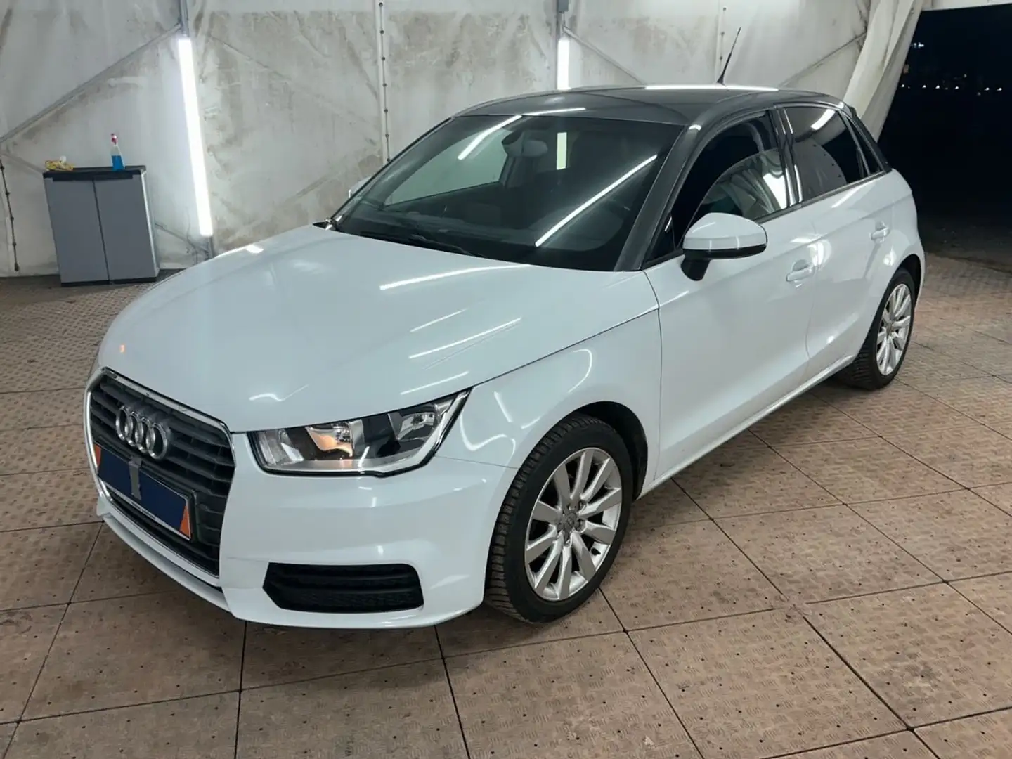 Audi A1 A1 1.0 TFSI ultra Sportbacksport Weiß - 1