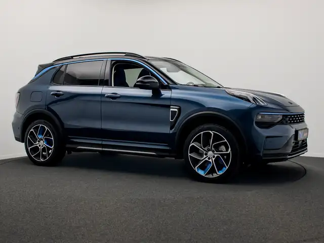Lynk & Co 01 view 29