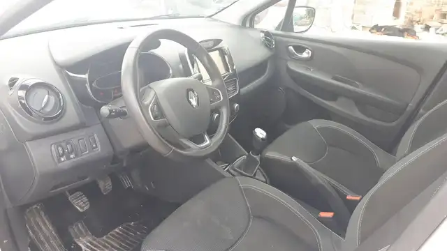 Renault Clio view 8