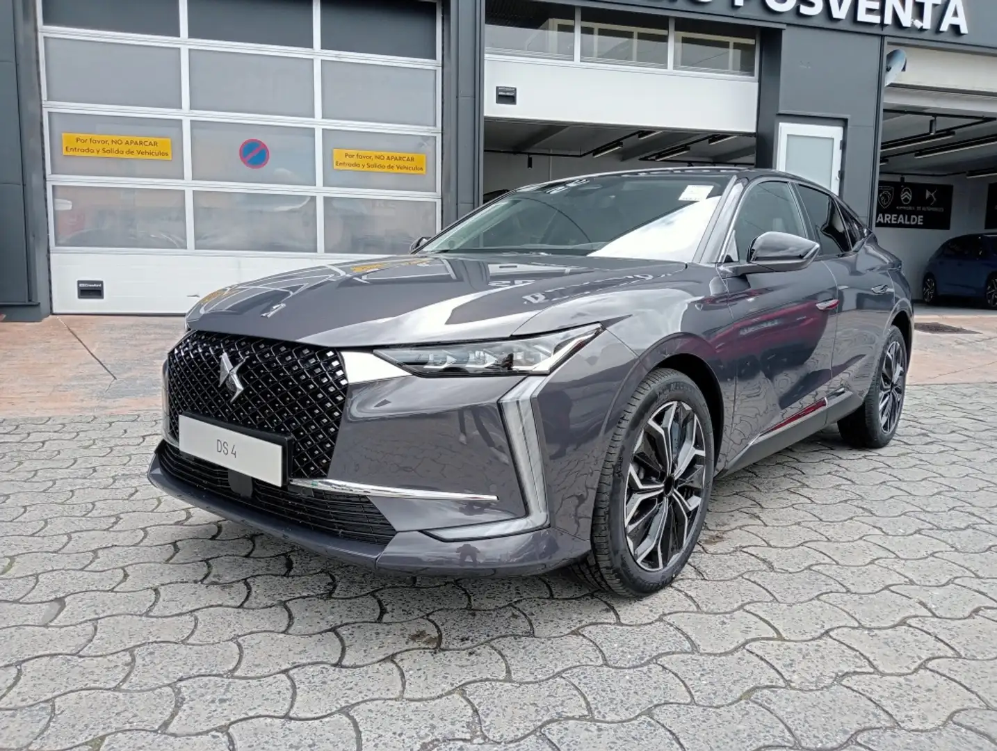 DS Automobiles DS 4 1.2 PureTech Antoine de Saint Exupery Aut. 130 Gris - 1