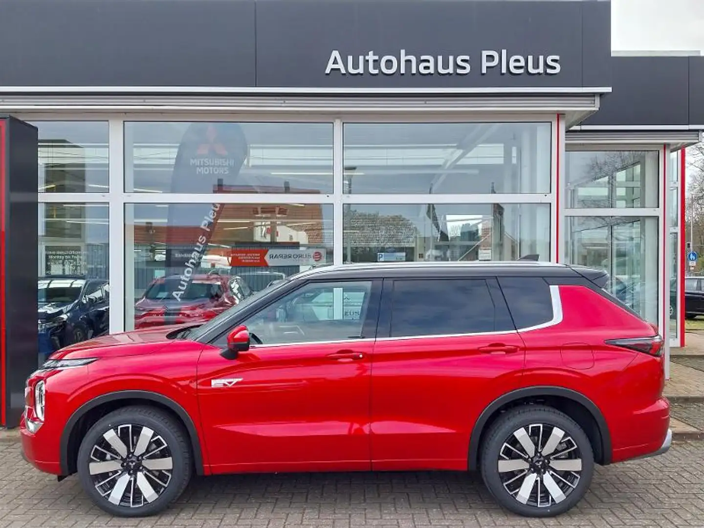 Mitsubishi Outlander 2.4L PHEV TOP Pano-Dach Rot - 1