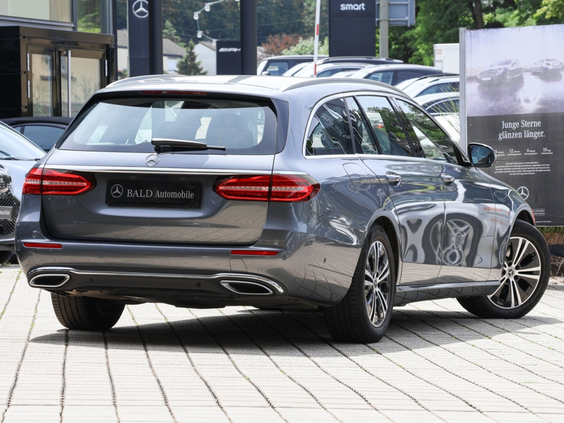 Mercedes-Benz E 220 d T Avantgarde/AHK/360/Totw/Ambiente/LED — photo 3