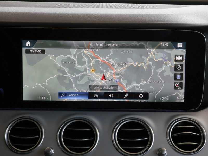 Mercedes-Benz E 220 d T Avantgarde/AHK/360/Totw/Ambiente/LED — photo 9
