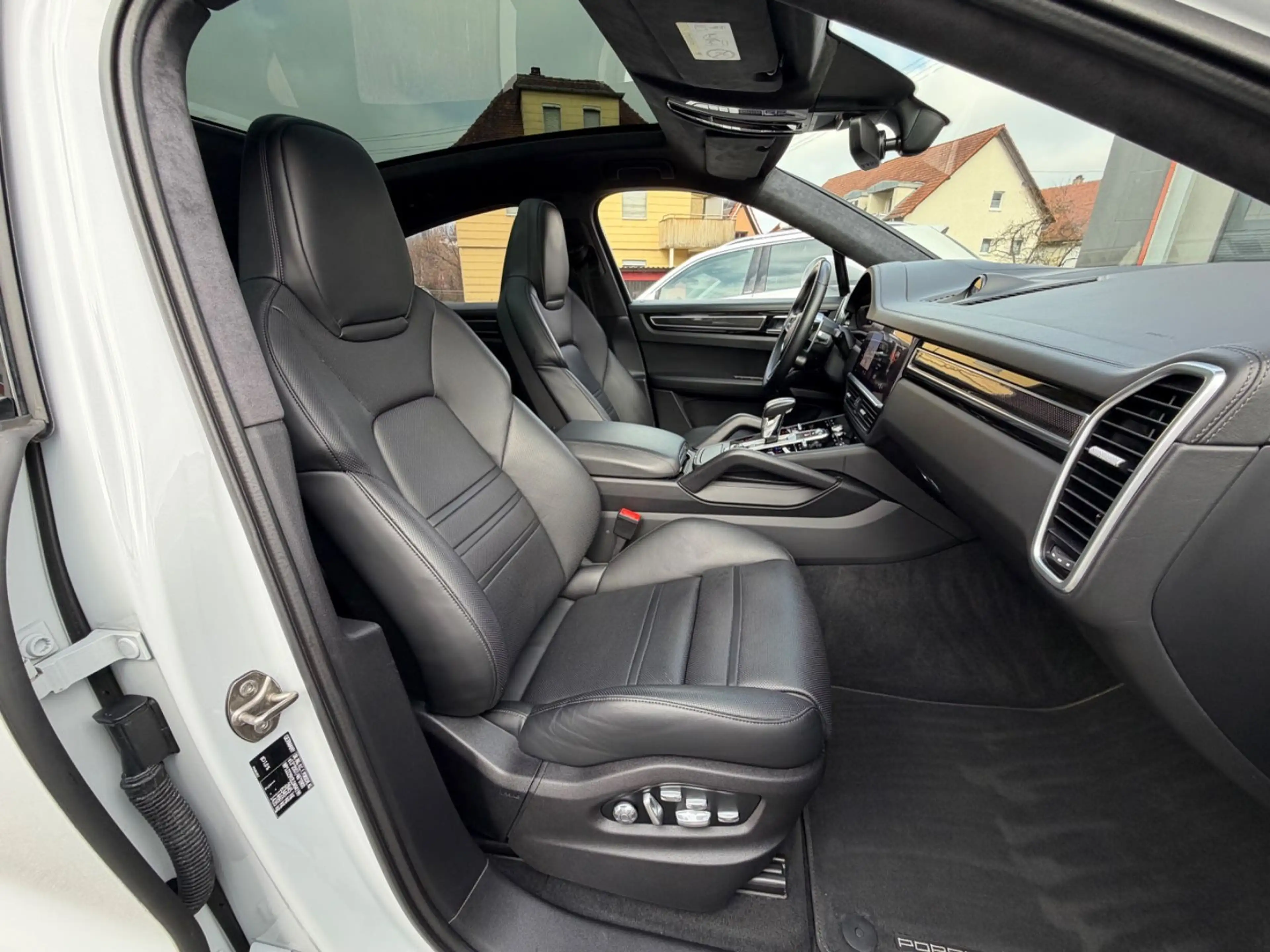 Porsche Cayenne Coupe GTS*APPROVED*NV*AHK*PANO*HAL*SH* — photo 10
