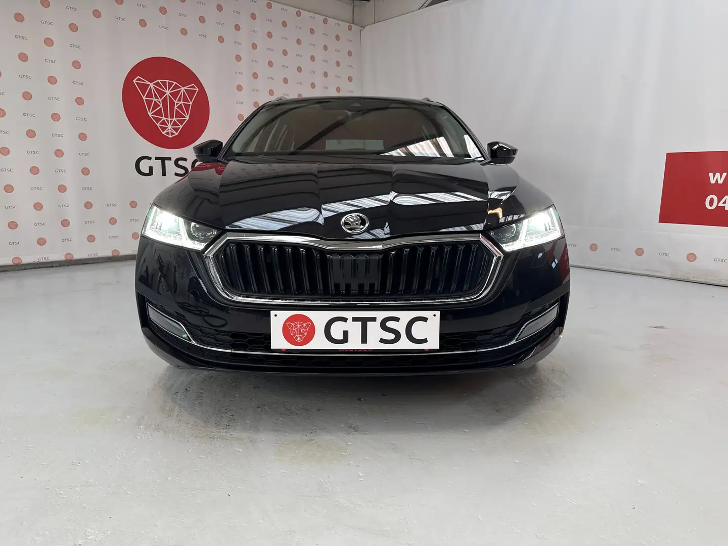 Skoda Octavia 1.4TSI PHEV Luxury Camera DSG ACC Matrix HUD Park Schwarz - 2