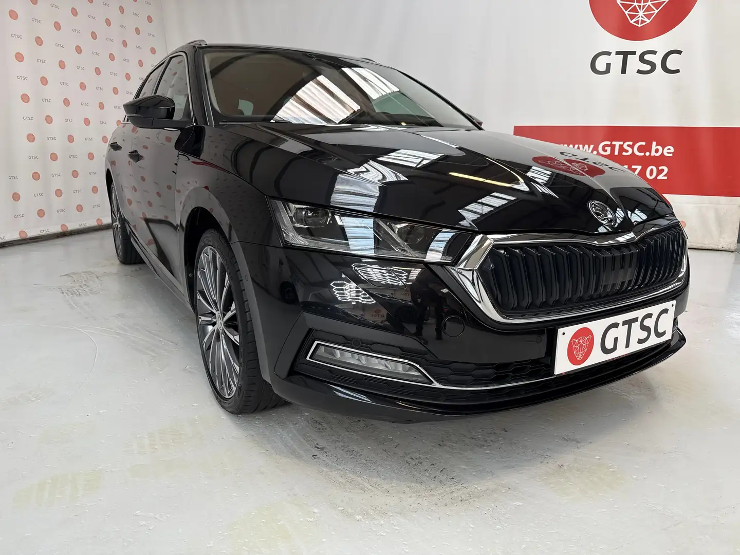 Skoda Octavia 1.4TSI PHEV Luxury Camera DSG ACC Matrix HUD Park Schwarz - 1