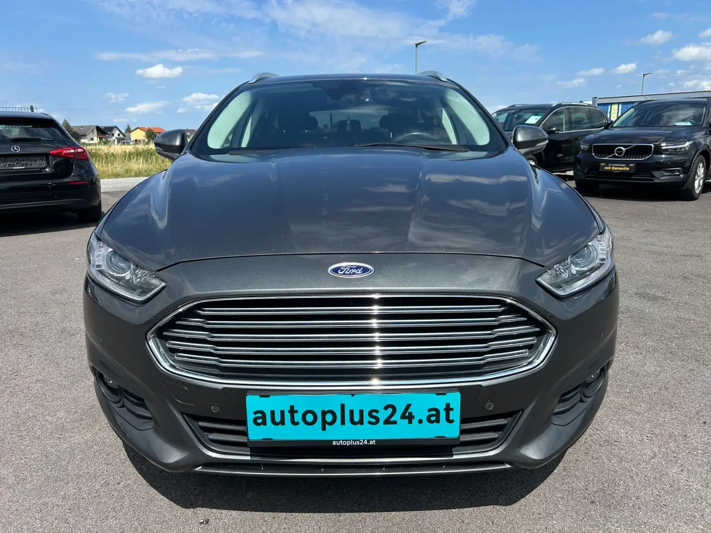 Ford Mondeo Traveller Business Plus 2,0 TDCi Aut. Grau - 2