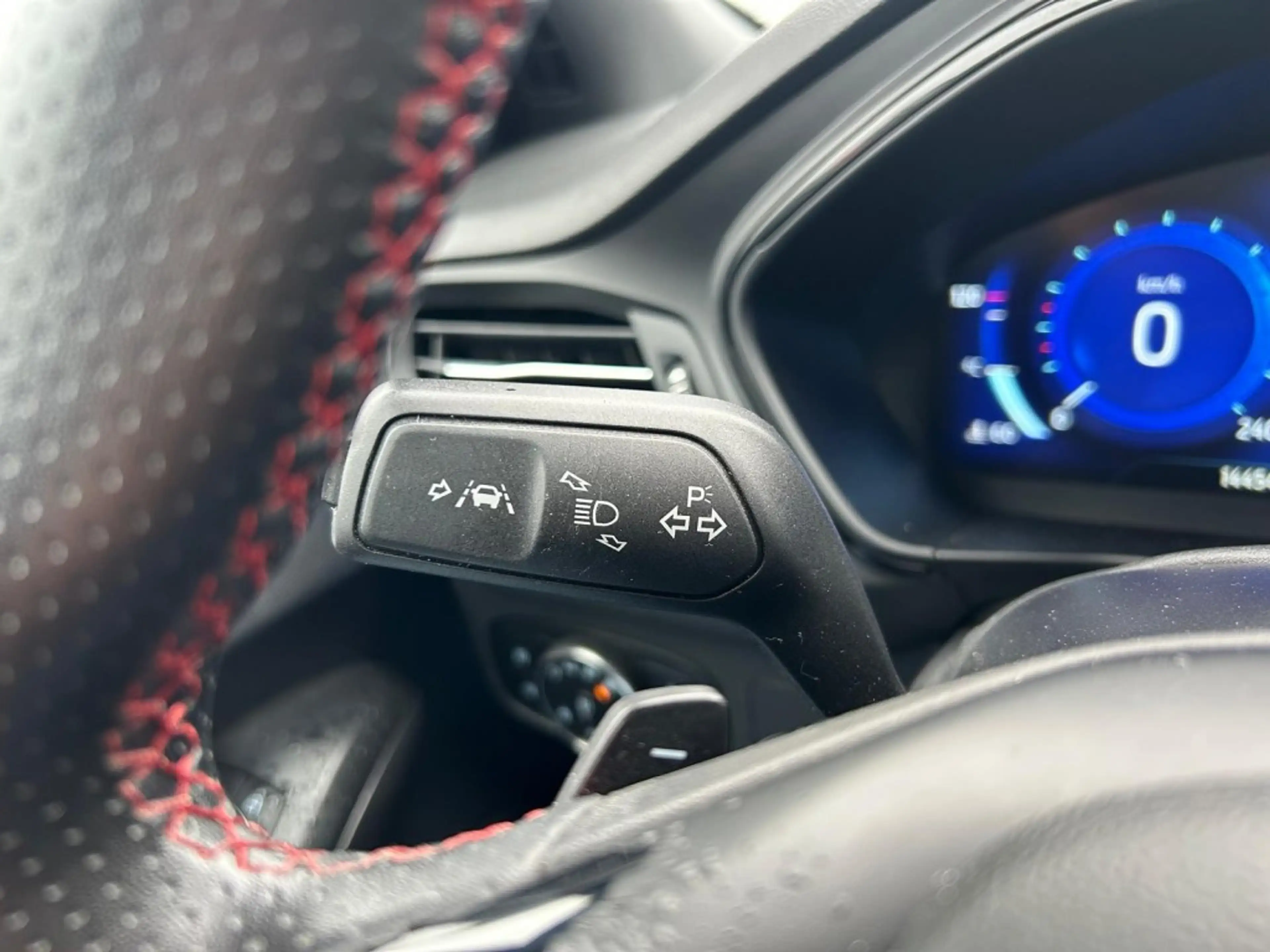 Ford Focus 1.0 EBH ST LINE X, Virtual, Cruise, Camera — photo 13