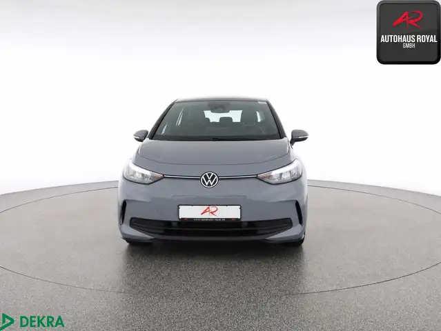 Volkswagen Id.3 view 8