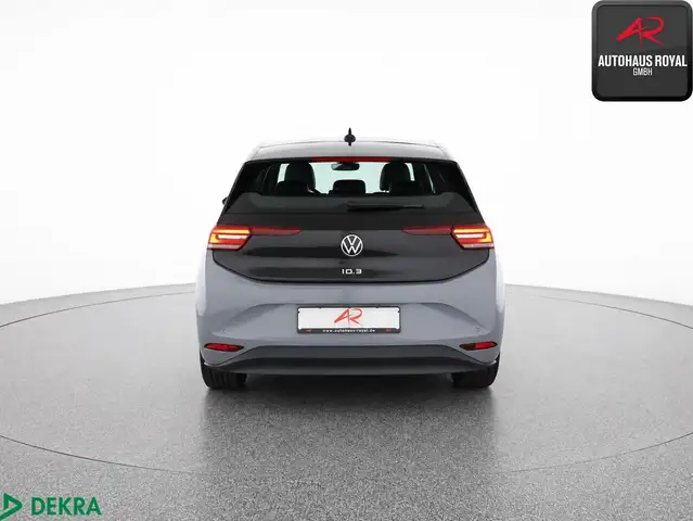 Volkswagen Id.3 view 4