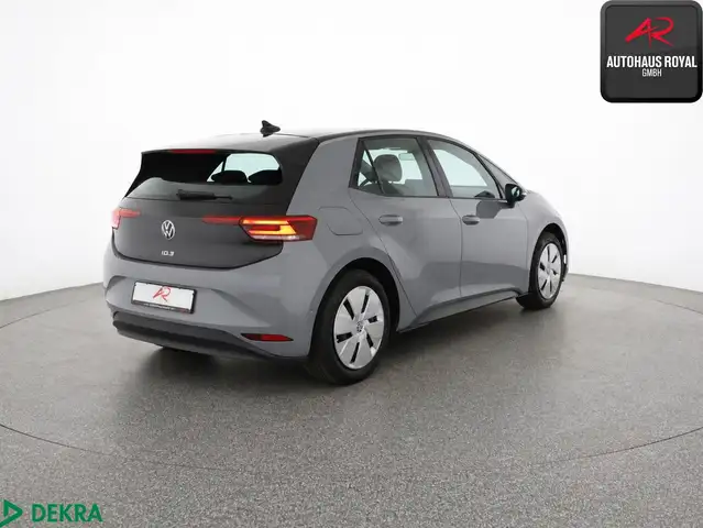 Volkswagen Id.3 view 5