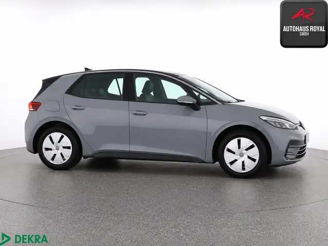 Volkswagen Id.3 view 6