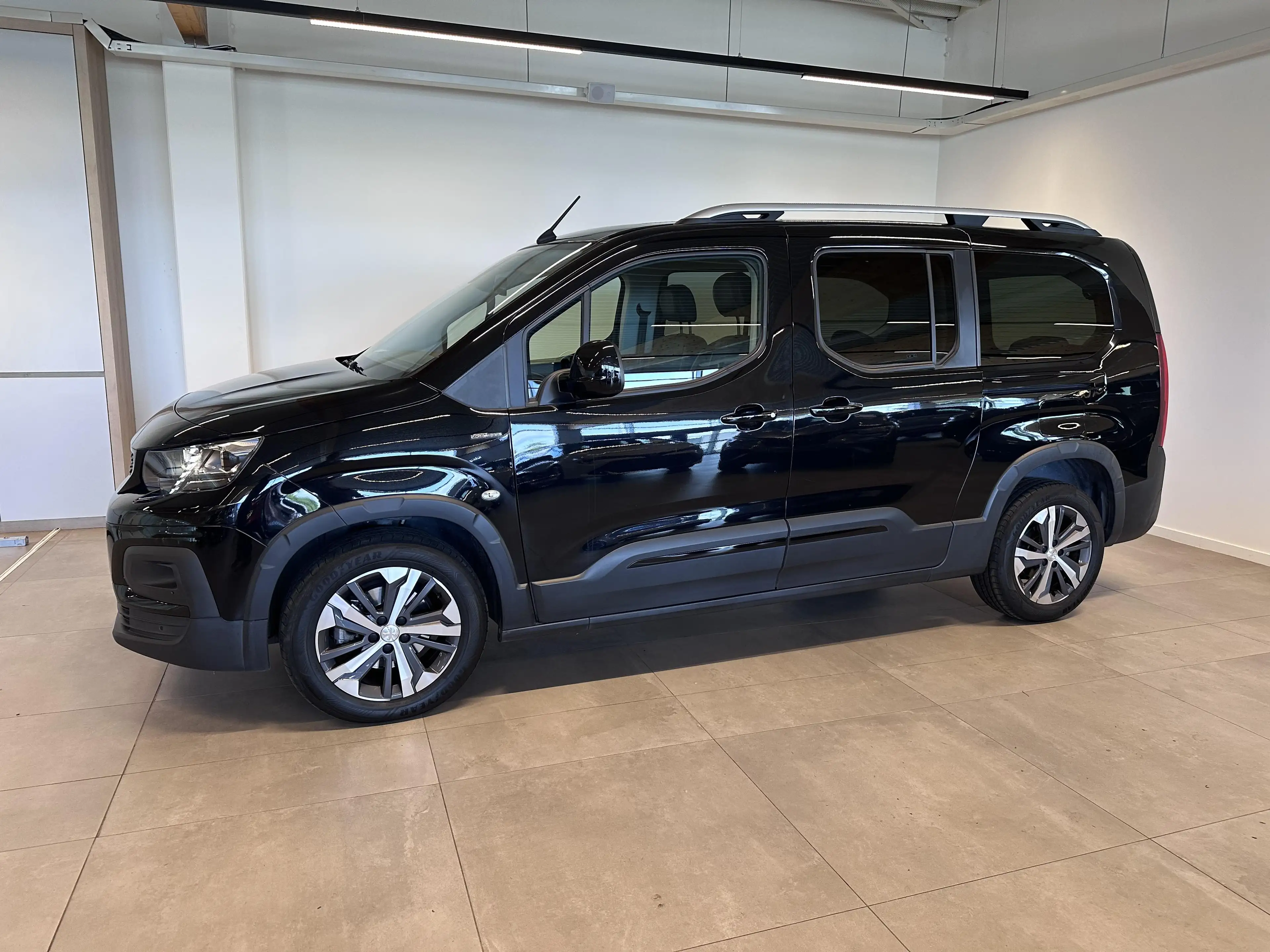 Peugeot Rifter 7 PL LONG GT 1.5 DIESEL 130 man 6 — photo 6