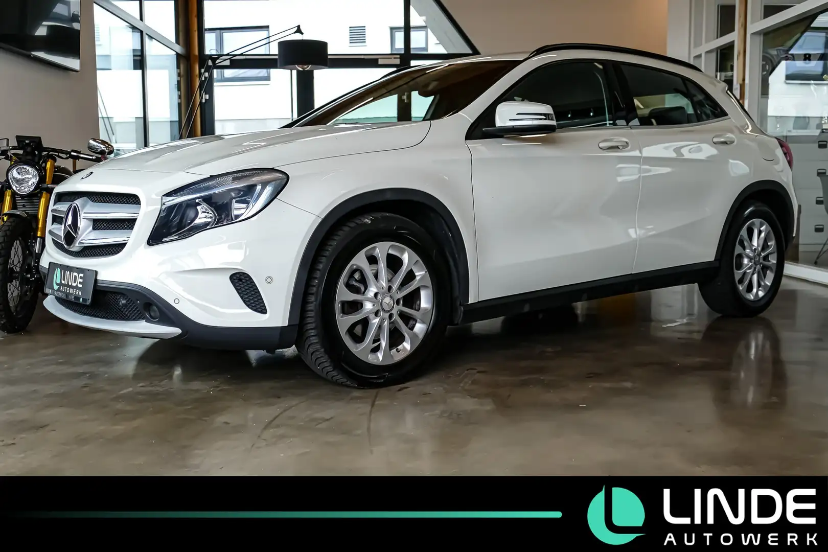 Mercedes-Benz GLA 200 CDI |AHK|NAVI|SHZ|TEMPO.|PDC|17 ALU Weiß - 1