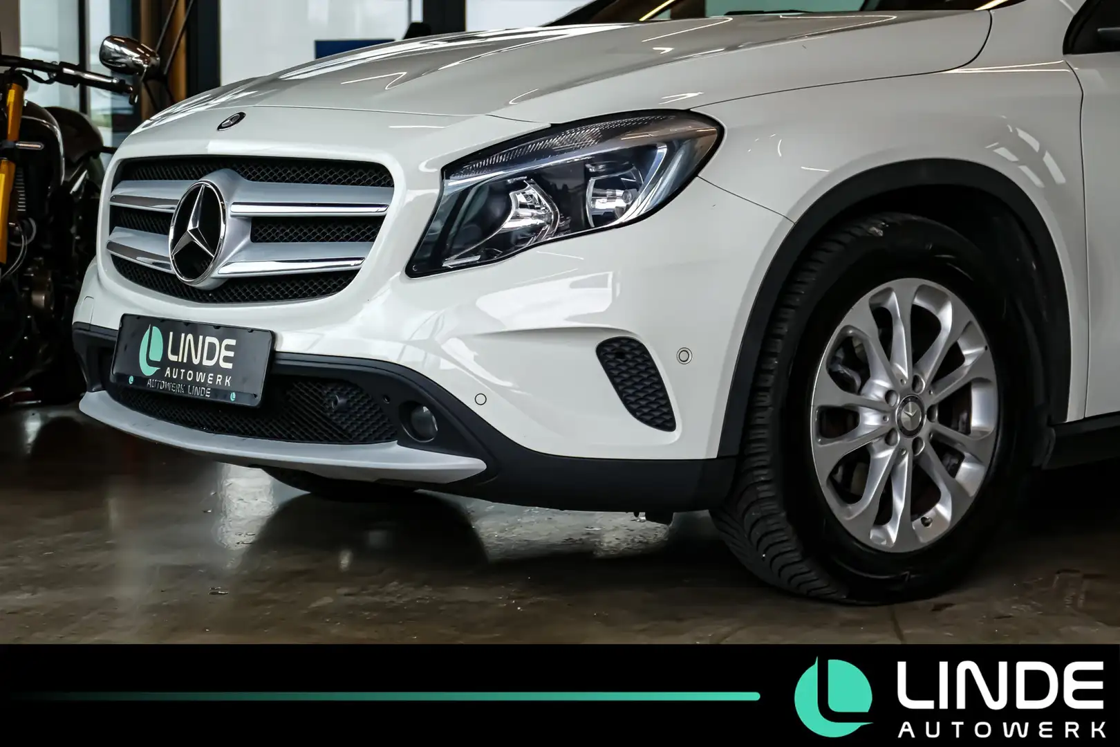 Mercedes-Benz GLA 200 CDI |AHK|NAVI|SHZ|TEMPO.|PDC|17 ALU Weiß - 2